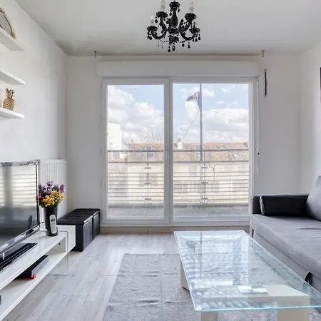 Proche De Paris Et